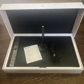 H1061p Huion Inspiroy 2 Large Black With Stylus And Extra Nibs/ Good Condition Box