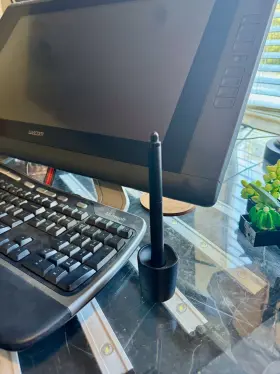 81000ovis Wacom Cintiq 22hd 21.5 Inch Dth-2200k Creative Pd With Pen Ergo Stand And Cables